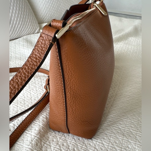 Kate Spade Harlow crossbody, brown pebbled leather, zipper closure, Int pockets - Picture 11 of 13